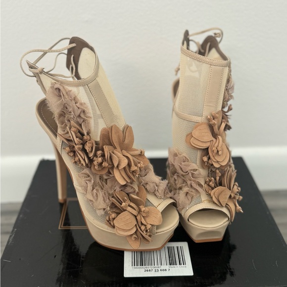 BNIB Colin Stuart Mesh Floral Booties/Heels in Nude, Size 7 - Picture 1 of 6